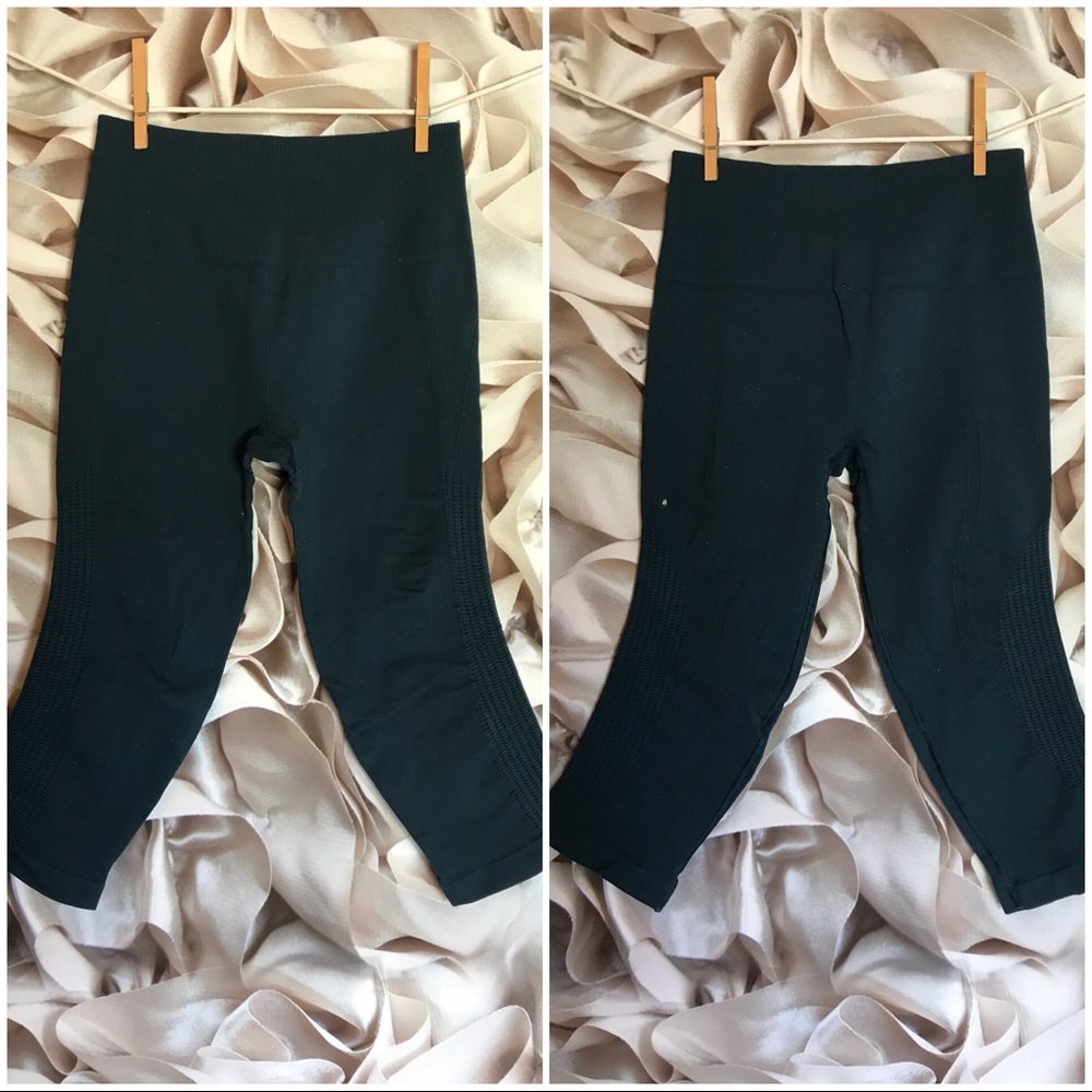 Lululemon In the Flow crops